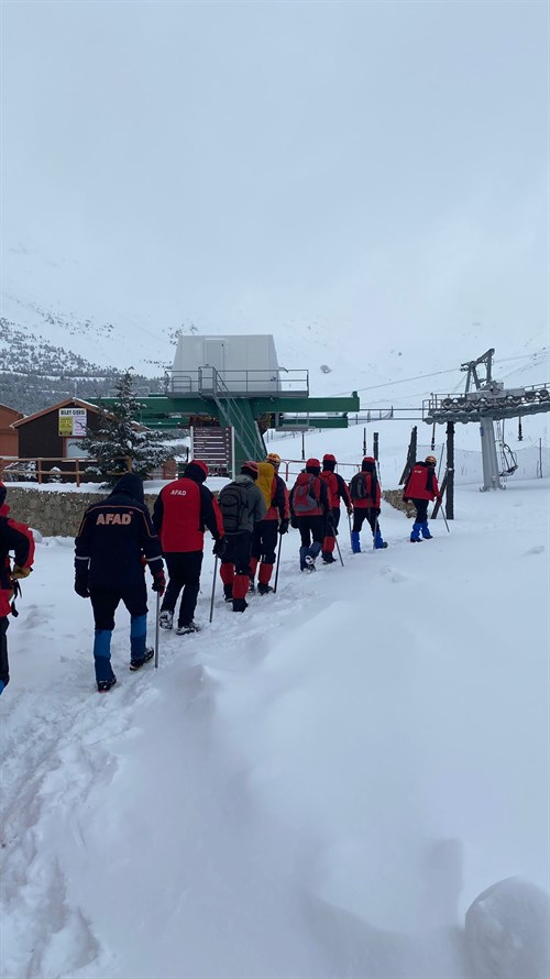 Ödemiş İlçesindeki  Bozdağ Kayak Merkezinde "Kış Şartlarında Doğada Arama Kurtarma Eğitimi" Başladı.